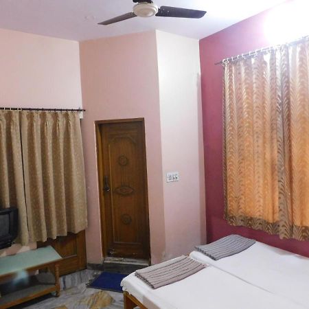 Hotel Om Palace - Couple Friendly & Local Id Accepted Τζαϊπούρ Εξωτερικό φωτογραφία