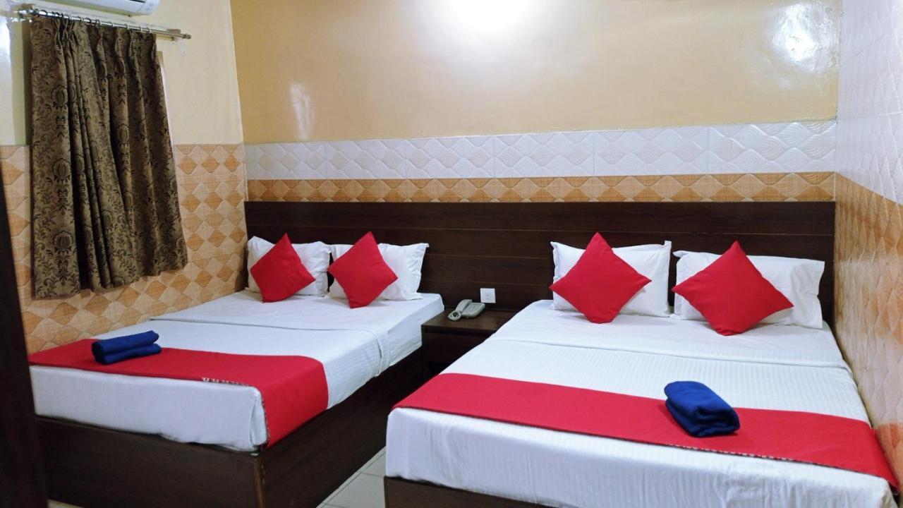 Hotel Om Palace - Couple Friendly & Local Id Accepted Τζαϊπούρ Εξωτερικό φωτογραφία