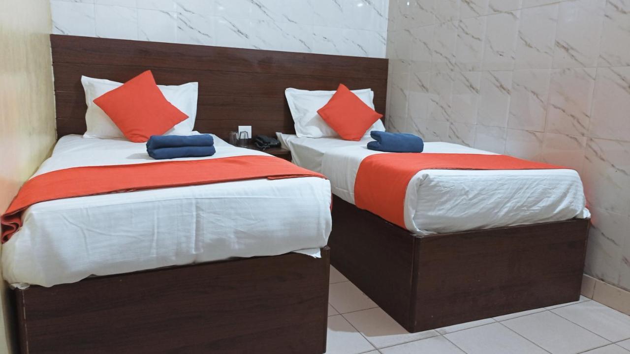 Hotel Om Palace - Couple Friendly & Local Id Accepted Τζαϊπούρ Εξωτερικό φωτογραφία