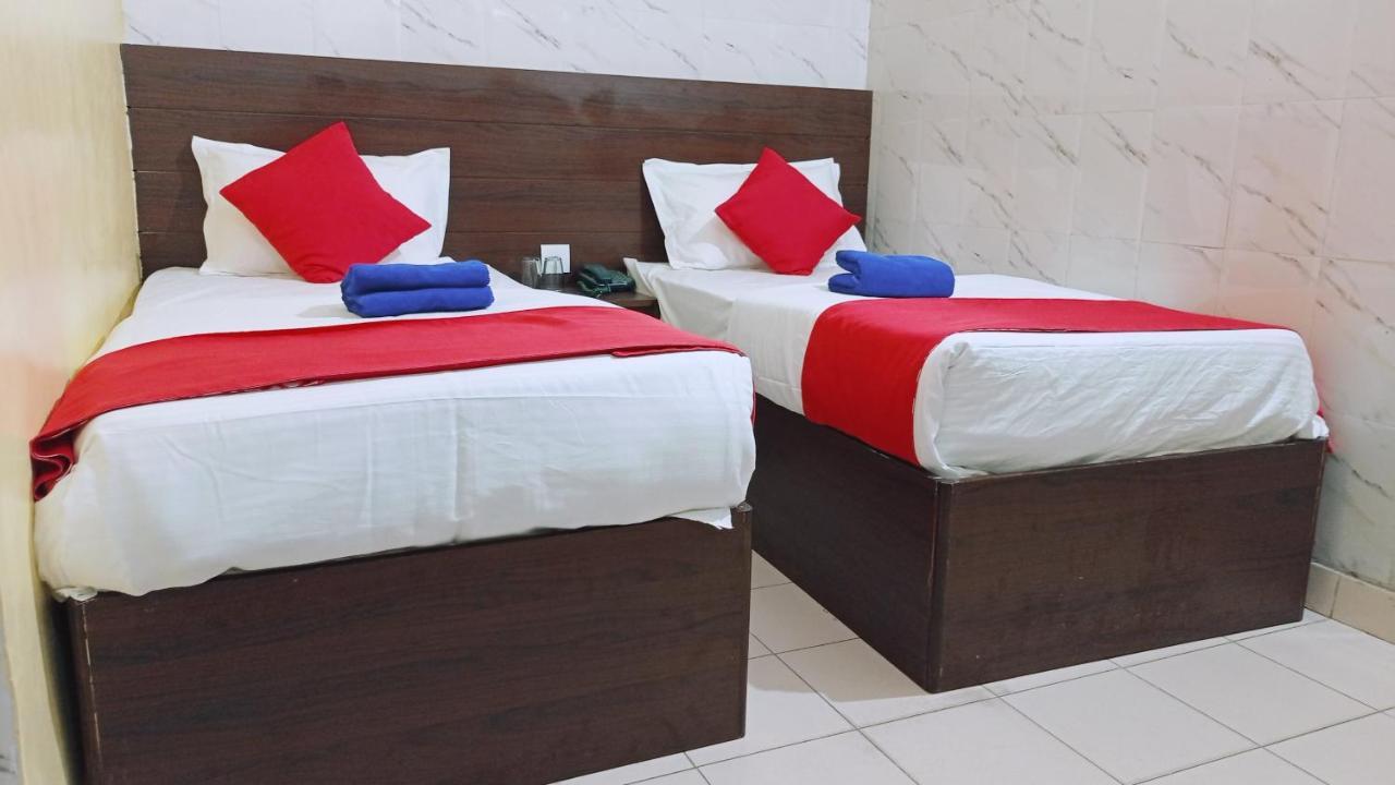 Hotel Om Palace - Couple Friendly & Local Id Accepted Τζαϊπούρ Εξωτερικό φωτογραφία