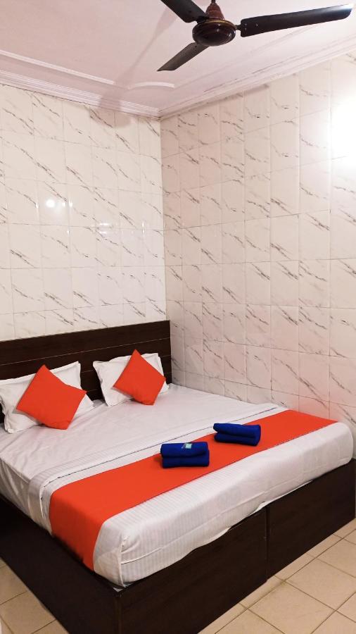Hotel Om Palace - Couple Friendly & Local Id Accepted Τζαϊπούρ Εξωτερικό φωτογραφία