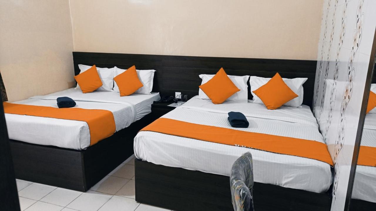 Hotel Om Palace - Couple Friendly & Local Id Accepted Τζαϊπούρ Εξωτερικό φωτογραφία