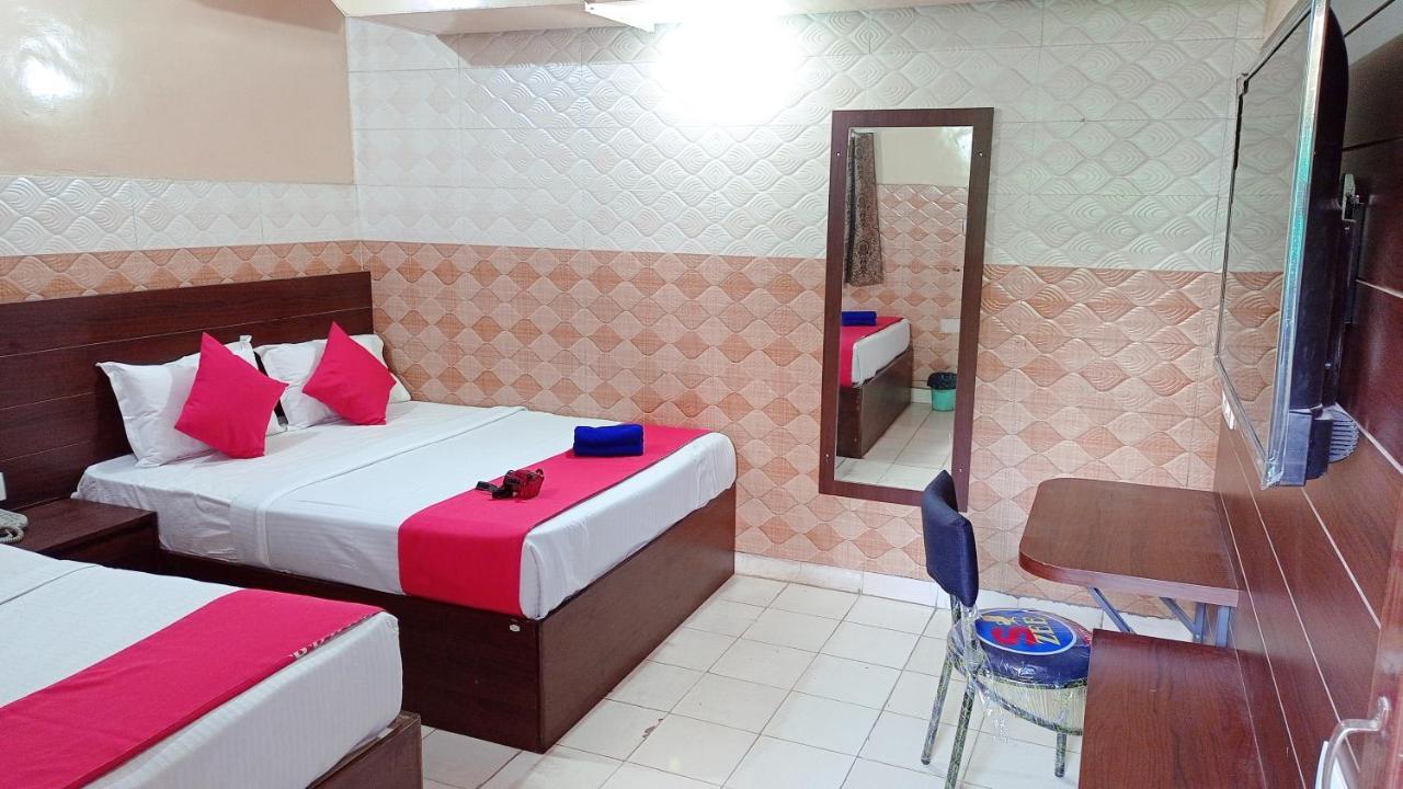 Hotel Om Palace - Couple Friendly & Local Id Accepted Τζαϊπούρ Εξωτερικό φωτογραφία