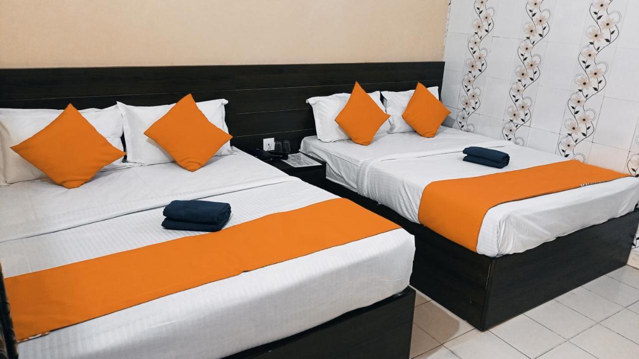 Hotel Om Palace - Couple Friendly & Local Id Accepted Τζαϊπούρ Εξωτερικό φωτογραφία